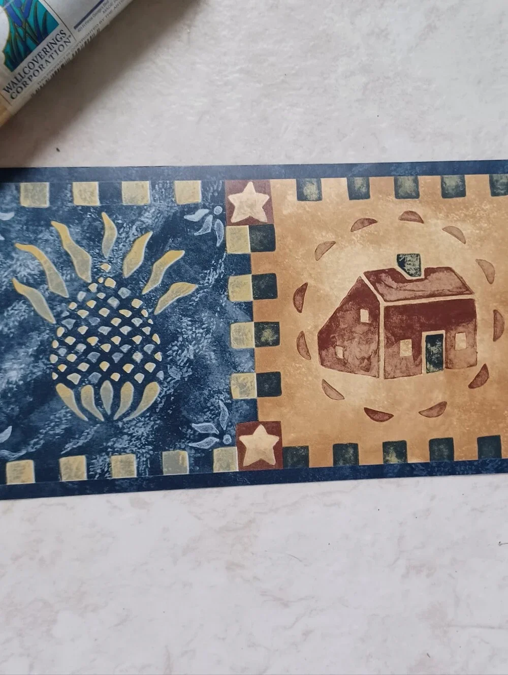 Wallpaper Border Pineapple & Cottage in Navy & Tan
